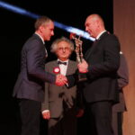 Przyznanie nagrody DEFENDER dla Advanced Protection Systems Sp. z o.o. z Gdyni  za CTRL+SKY- wielosensorowy system detekcji i neutralizacji dronów / Marzena Mąkosa / Radio Kielce