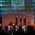 Przyznanie nagrody Prezydenta Rzeczypospolitej Polskiej dla produktu najlepiej służącego podniesieniu poziomu bezpieczeństwa żołnierzy Sił Zbrojnych RP,  którą otrzymuje  Ośrodek Badawczo-Rozwojowy Centrum Techniki Morskiej S.A. z  Gdyni za okrętowy system zarządzania walką SCOT / Marzena Mąkosa / Radio Kielce