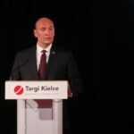 Przyznanie nagród DEFENDER w Targach Kielce. Na zdjęciu: Sebastian Chwałek - sekretarz stanu w MON / Marzena Mąkosa / Radio Kielce