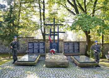 Pomnik Katyński na Cmentarzu Partyzanckim / Marzena Mąkosa / Radio Kielce