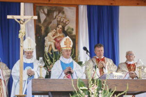 Uroczystości Jubileuszu 50-lecia koronacji obrazu Matki Bożej Miłosierdzia w Piekoszowie / Marzena Mąkosa / Radio Kielce