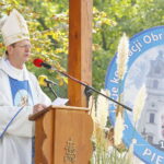 Uroczystości Jubileuszu 50-lecia koronacji obrazu Matki Bożej Miłosierdzia w Piekoszowie / Marzena Mąkosa / Radio Kielce