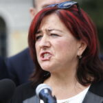 Podsumowanie konwencji wyborczej. Konferencja kandydatów Koalicji Obywatelskiej na kieleckim Rynku. Na zdjęciu: Teresa Dziopa - nauczycielka / Marzena Mąkosa / Radio Kielce