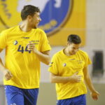 Trening zawodników PGE Vive. Na zdjęciu po lewej: Daniel Dujszebajew - nowy gracz PGE Vive  / Marzena Mąkosa / Radio Kielce