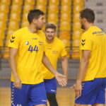 Trening zawodników PGE Vive. Po lewej: Daniel Dujszebajew - nowy gracz PGE Vive  / Marzena Mąkosa / Radio Kielce