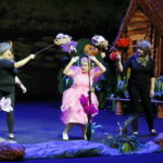 Spektakl "Calineczka" w Kieleckim Centrum Kultury przygotowany przez nauczycieli i rodziców uczniów ze Szkoły Podstawowej nr 8 / Marzena Mąkosa / Radio Kielce