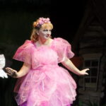 Spektakl "Calineczka" w Kieleckim Centrum Kultury przygotowany przez nauczycieli i rodziców uczniów ze Szkoły Podstawowej nr 8 / Marzena Mąkosa / Radio Kielce