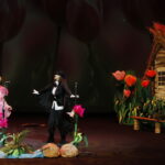 Spektakl "Calineczka" w Kieleckim Centrum Kultury przygotowany przez nauczycieli i rodziców uczniów ze Szkoły Podstawowej nr 8 / Marzena Mąkosa / Radio Kielce