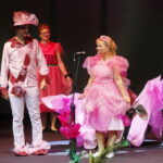 Spektakl "Calineczka" w Kieleckim Centrum Kultury przygotowany przez nauczycieli i rodziców uczniów ze Szkoły Podstawowej nr 8 / Marzena Mąkosa / Radio Kielce