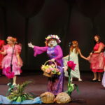 Spektakl "Calineczka" w Kieleckim Centrum Kultury przygotowany przez nauczycieli i rodziców uczniów ze Szkoły Podstawowej nr 8 / Marzena Mąkosa / Radio Kielce