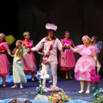 Spektakl "Calineczka" w Kieleckim Centrum Kultury przygotowany przez nauczycieli i rodziców uczniów ze Szkoły Podstawowej nr 8 / Marzena Mąkosa / Radio Kielce