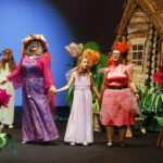 Spektakl "Calineczka" w Kieleckim Centrum Kultury przygotowany przez nauczycieli i rodziców uczniów ze Szkoły Podstawowej nr 8 / Marzena Mąkosa / Radio Kielce