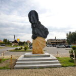 Pomnik z okazji stulecia odzyskania przez Polskę niepodległości / Marzena Mąkosa / Radio Kielce