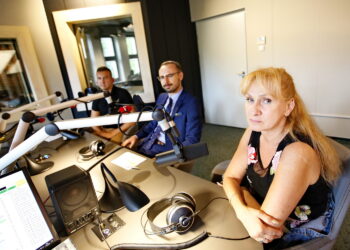 Punkty widzenia. Na zdjęciu (od lewej): mł. asp. Artur Majchrzyk, Wojciech Stachowicz-Szczepanik - radca prawny i Małgorzata Morgaś - wolontariuszka  / Marzena Mąkosa / Radio Kielce