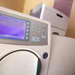 Laboratorium mikrobiologiczne w Świętokrzyskim Centrum Matki i Noworodka na ul. Prostej / Marzena Mąkosa / Radio Kielce