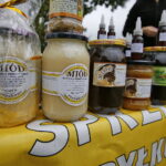 Kiermasz pszczelarski w Ogrodzie "Magnolia" / Marzena Mąkosa / Radio Kielce