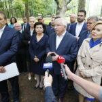 Konwencja PiS. Na zdjęciu (od lewej): Mirosław Gębski - radny powiatu kieleckiego, Małgorzata Popiel - wicedyrektor kieleckiego ZUS-u, poseł Krzysztof Lipiec i poseł Anna Krupka  / Marzena Mąkosa / Radio Kielce