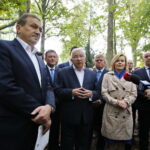 Konwencja PiS. Na zdjęciu (od lewej): Mirosław Gębski - radny powiatu kieleckiego, poseł Krzysztof Lipiec, poseł Anna Krupka i Tomasz Dulny - kandydat PiS na burmistrza Chęcin  / Marzena Mąkosa / Radio Kielce