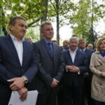 Konwencja PiS. Na zdjęciu (od lewej): Mirosław Gębski - radny powiatu kieleckiego, Dariusz Świetlik - kandydat na burmistrza Bodzentyna, poseł Krzysztof Lipiec i poseł Anna Krupka / Marzena Mąkosa / Radio Kielce