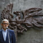 Uroczystości przed pomnikiem straceń w lesie na kieleckim Stadionie. Marek Maciągowski - dyrektor OMPiO / Marzena Mąkosa / Radio Kielce