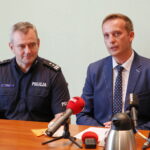 Konferencja dotycząca Europejskiego Tygodnia Zrównoważonego Transportu. Na zdjęciu (od lewej): mł. insp. Piotr Kania - zastępca Komendanta Miejskiego Policji w Kielcach i Paweł Kabza - Pełnomocnik Prezydenta ds. Mobilności Miejskiej / Marzena Mąkosa / Radio Kielce