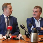 Konferencja dotycząca Europejskiego Tygodnia Zrównoważonego Transportu. Na zdjęciu (od lewej): Paweł Kabza - Pełnomocnik Prezydenta ds. Mobilności Miejskiej i Wojciech Lubawski - Prezydent Kielc / Marzena Mąkosa / Radio Kielce