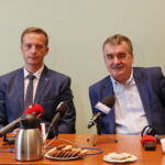 Konferencja dotycząca Europejskiego Tygodnia Zrównoważonego Transportu. Na zdjęciu (od lewej): Paweł Kabza - Pełnomocnik Prezydenta ds. Mobilności Miejskiej i Wojciech Lubawski - Prezydent Kielc / Marzena Mąkosa / Radio Kielce