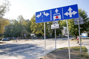 Główna droga wjazdowa do Wojewódzkiego Szpitala Zespolonego w Kielcach / Marzena Mąkosa / Radio Kielce