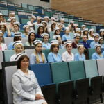 "Czepkowanie" studentów pielęgniarstwa i położnictwa na UJK / Marzena Mąkosa / Radio Kielce