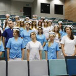 "Czepkowanie" studentów pielęgniarstwa i położnictwa na UJK / Marzena Mąkosa / Radio Kielce