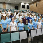 "Czepkowanie" studentów pielęgniarstwa i położnictwa na UJK / Marzena Mąkosa / Radio Kielce