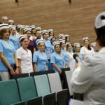 "Czepkowanie" studentów pielęgniarstwa i położnictwa na UJK / Marzena Mąkosa / Radio Kielce