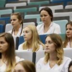 "Czepkowanie" studentów pielęgniarstwa i położnictwa na UJK / Marzena Mąkosa / Radio Kielce