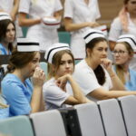 "Czepkowanie" studentów pielęgniarstwa i położnictwa na UJK / Marzena Mąkosa / Radio Kielce
