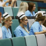 "Czepkowanie" studentów pielęgniarstwa i położnictwa na UJK / Marzena Mąkosa / Radio Kielce