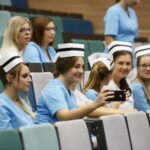 "Czepkowanie" studentów pielęgniarstwa i położnictwa na UJK / Marzena Mąkosa / Radio Kielce