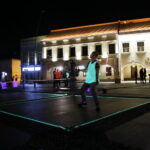 Zabawowy turniej blackmintona na kieleckim Rynku / Marzena Mąkosa / Radio Kielce