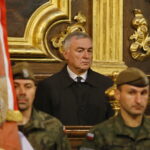 Msza święta za żołnierzy Wojsk Obrony Terytorialnej. Wicewojewoda świętokrzyski Andrzej Bętkowski / Marzena Mąkosa / Radio Kielce