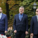 Uroczystości przed Pomnikiem Armii Krajowej na Skwerze Żeromskiego. Na zdjęciu: Wojciech Lubawski - prezydent Kielc / Marzena Mąkosa / Radio Kielce