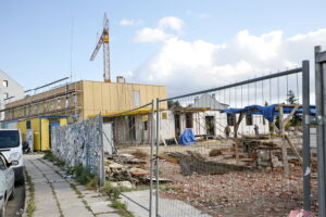 Rozbudowa zespołu mieszkań chronionych przy ośrodku zdrowia Caritas w Wiśniówce wraz z przebudową istniejącego budynku przychodni / Marzena Mąkosa / Radio Kielce