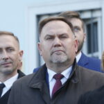 Konferencja PiS na Rynku w Jędrzejowie. Na zdjęciu: Marek Kwitek - poseł PiS / Marzena Mąkosa / Radio Kielce