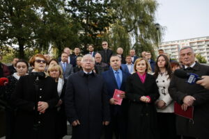 Konwencja Powiatowa Prawa i Sprawiedliwości. Na zdjęciu (od lewej): Maria Zuba - poseł PiS, Krzysztof Lipiec - poseł PiS, Mariusz Bodo - kandydat na prezydenta Skarżyska, Anna Krupka - poseł PiS i Andrzej Bętkowski - wicewojewoda świętokrzyski / Marzena Mąkosa / Radio Kielce