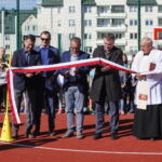 Otwarcie miniboiska przy Szkole Podstawowej nr 25. Przecięcie wstęgi / Marzena Mąkosa / Radio Kielce