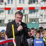 Otwarcie miniboiska przy Szkole Podstawowej nr 25. Na zdjęciu prezydent Kielc Wojciech Lubawski / Marzena Mąkosa / Radio Kielce