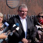 Kielce. Konferencja w sprawie podwyżek w szpitalach. Na zdjęciu (od lewej): Marzanna Bełtowska-Gołuch - zastępca dyrektora szpitala w Czerwonej Górze, Andrzej Domański - dyrektor szpitala na Czarnowie i Anna Nocuń - dyrektor Departamentu Ochrony Zdrowia w Urzędzie Marszałkowskim Województwa Świętpokrzyskiego / Krzysztof Bujnowicz / Radio Kielce