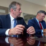 Na zdjęciu (od lewej): wicestarosta Eligiusz Mich i starosta Zbigniew Duda.JPG / Emilia Sitarska / Radio Kielce