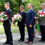 Ostrowiec Świętokrzyski. Uroczystości z okazji 79. rocznicy wybuchu II wojny światowej. Delegacja Starostwa Powiatowego w Ostrowcu Świętokrzyskim / Emilia Sitarska / Radio Kielce