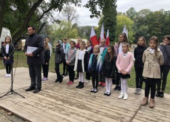 Piknik patriotyczno-historyczny w Parku Katyńskim / Grażyna Szlęzak-Wójcik / Radio Kielce