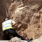 Nieśmiertelnik znaleziony w Grabowcu w czasie ekshumacji / Dariusz Kaszuba