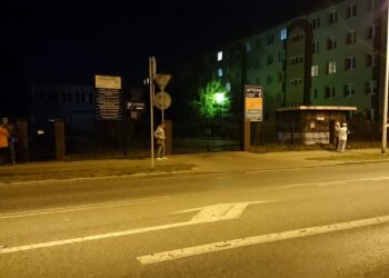 Wieczorem przy ulicy Waryńskiego tworzą się kolejki do poradni ortopedycznej / Emilia Sitarska / Radio Kielce